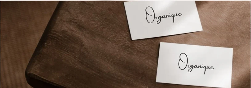 Organiqueの筆記体ロゴ
